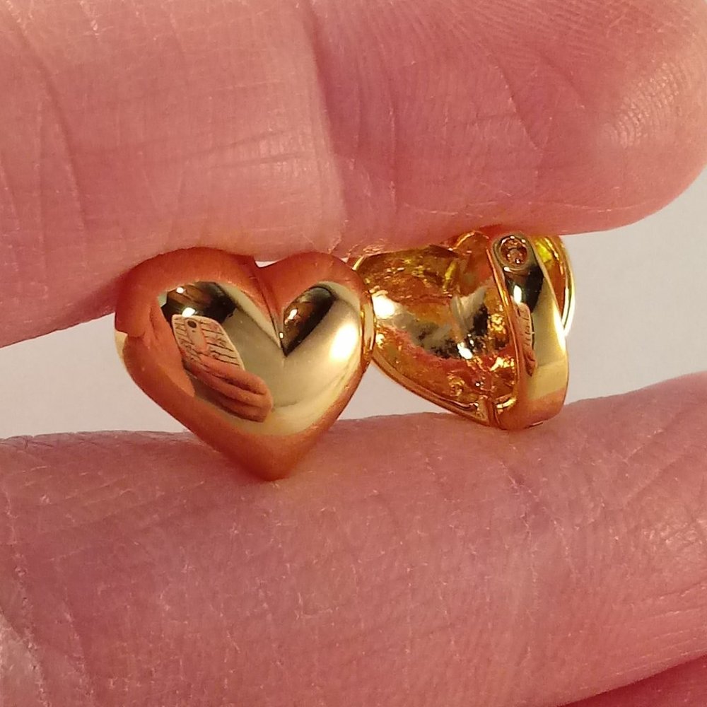 18K Yellow Gold Filled Small Smooth Heart Hoop Huggie Earrings Party Gift - Picture 3 of 3